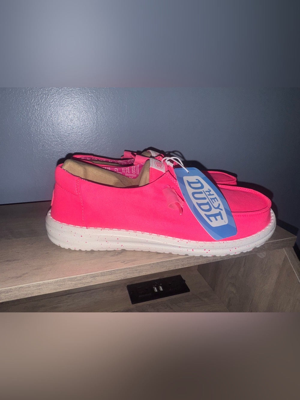 Hey Dude Wendy canvas Sz 6 womens neon pink